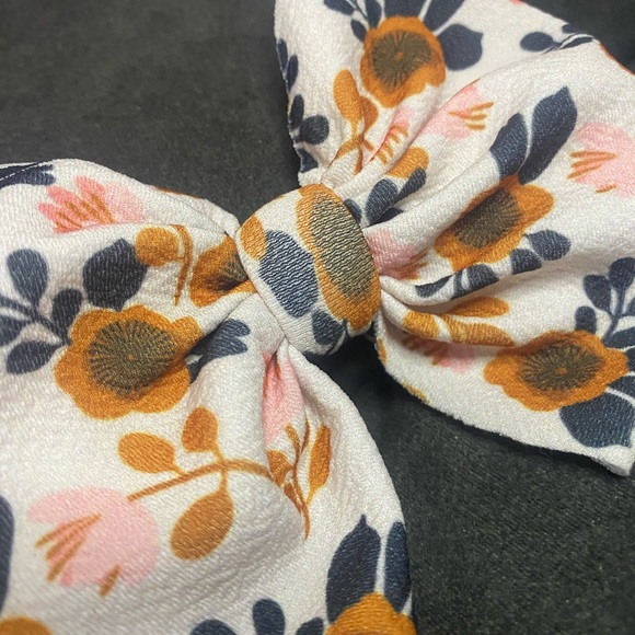 Little lopers big bow - Picture 2 of 3